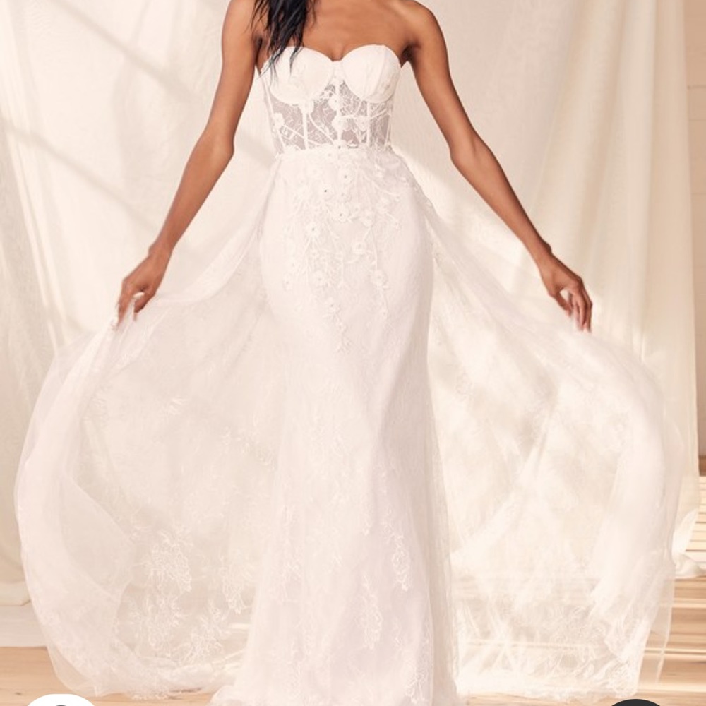 Lulus wedding dress! NWT smoke free home.